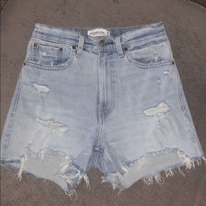 Abercrombie & Fitch High rise Shorts {25/0}